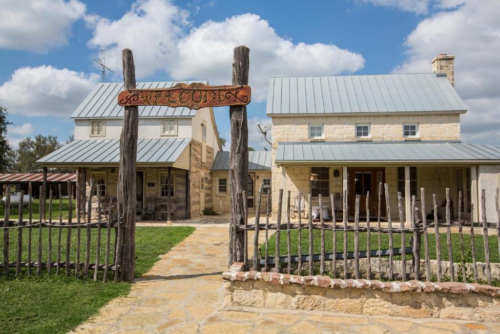 Full Moon Inn Fredericksburg Esterno foto